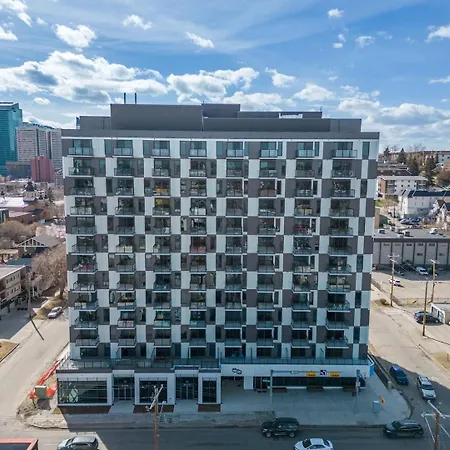 Exquisite 2 Bed Condo Near Dt Core Wfree Parking-3